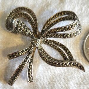 Sphinx Vintage Silver Bow with Marcasite Gems